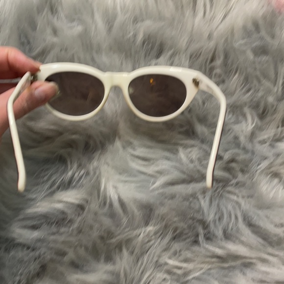 Vintage GUESS Tortoise white and gold Sunnies ☀️ - Picture 4 of 5